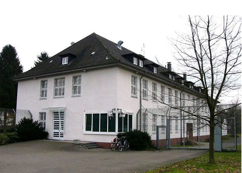 Außenansicht de Gebäudes der Pflegeabteilung der JVA Hövelhof.