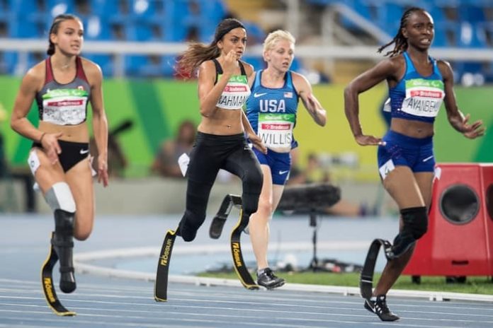Läufer mit Beinprothesen bei der Paralympics