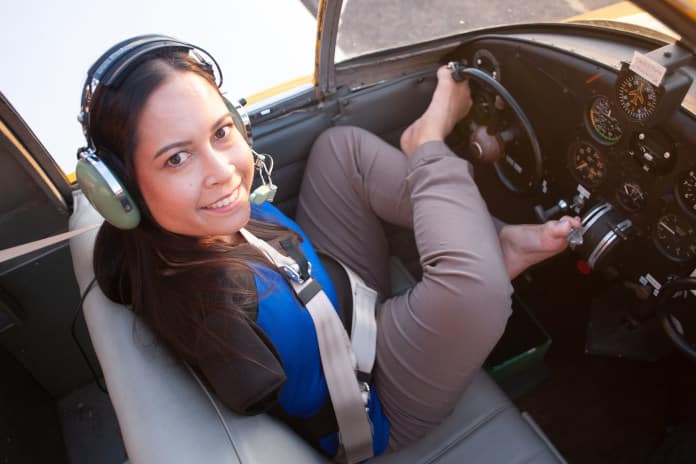 Jessica Cox. Pilotin ohne Arme steuert Flugzeug