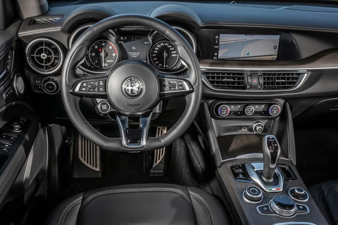 Cockpit des Alfa Romeo Stelvio